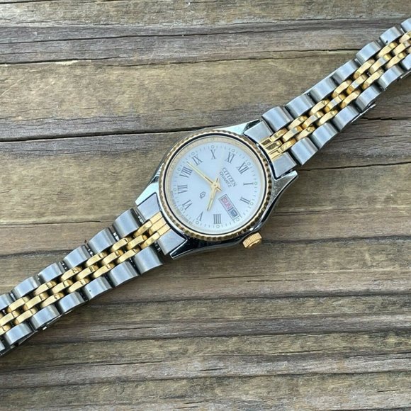 Citizen Quartz Ladies Wrist Watch GoldSilver Tone Analog DayDate Calendar Watc - Picture 8 of 12